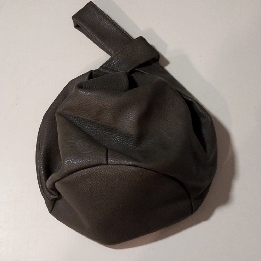 The Drop synch tote